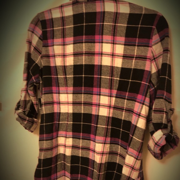 🎁✈️😊Two, Women’s Flannel, Button Front Shirt - Picture 5 of 13